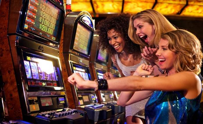Benefits of Playing Slot Games Online