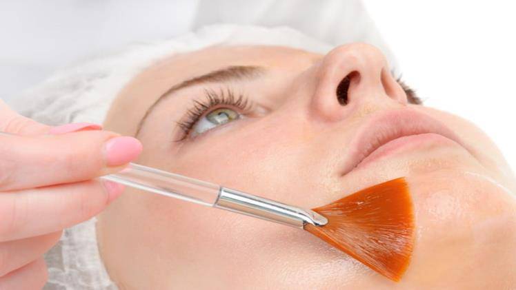 Seeing a Cosmetic Specialist in Fridley MN to Know if Chemical Peels are Right for You